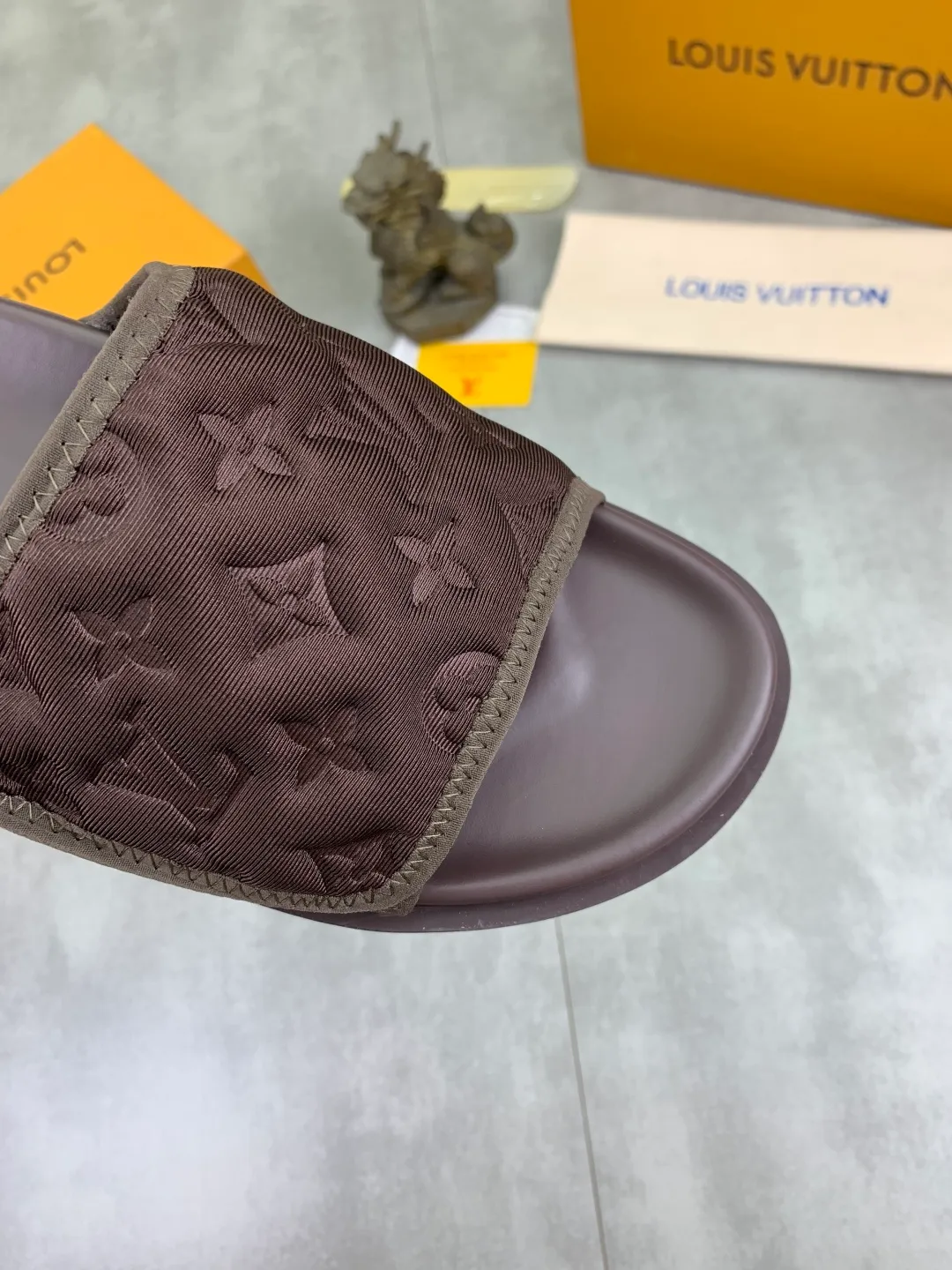 Men's shoes 💰P320 💰[New style]🆘 Original quality [LOUIS VUITTON] The popular Louis Vuitton LV men's slippers on the official website are on sale simultaneously! Original fabric imported from Italy, original factory special supply, code number: 38-44 (45 customized), many colors available